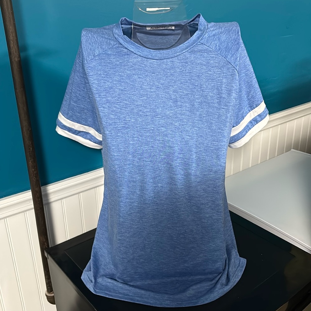Adibosy T Shirt size XL